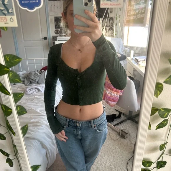 Sunday Best Forest Green Button-Up Crop Top - Picture 1 of 3